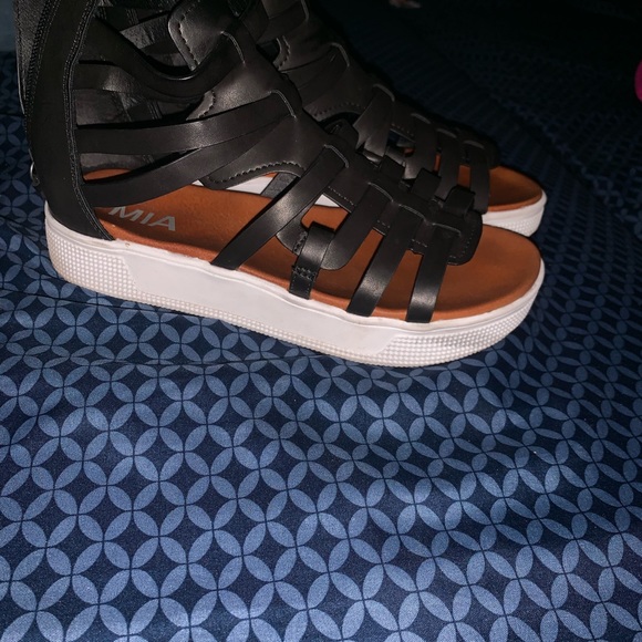 MIA Black Sandals - Picture 3 of 3